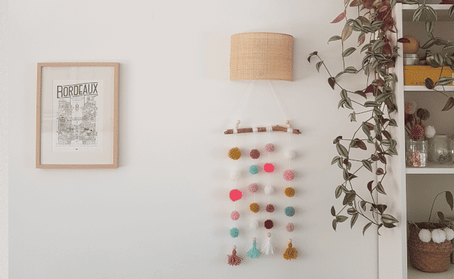 Lire la suite à propos de l’article DIY une suspension colorée en pompons