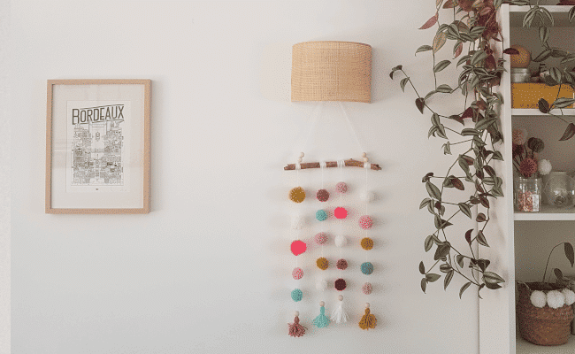 DIY créer décor mural pompons