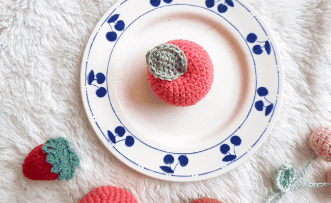 You are currently viewing Tuto de la pomme en crochet (DIY dinette au crochet)