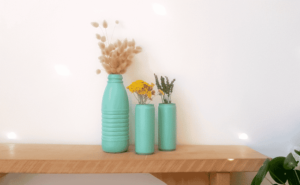 Lire la suite à propos de l’article DIY déco et recyclage : des vases pour vos tables d’été