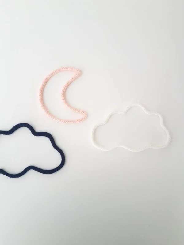 tricotin lune et nuage pour déco chambre enfant