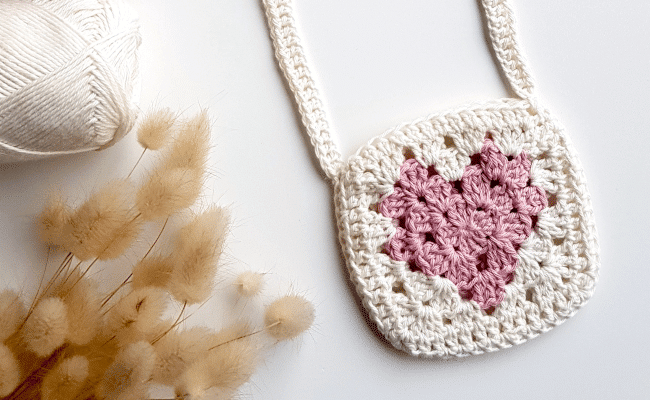 You are currently viewing Un sac au crochet pour petite fille