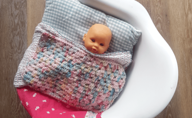 DIY couverture crochet poupée