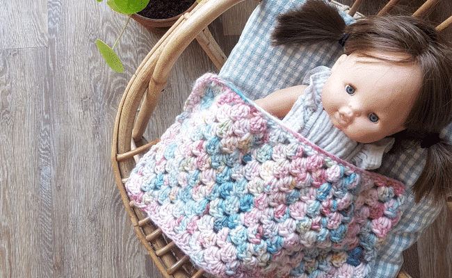 DIY : une couverture pour poupée au crochet