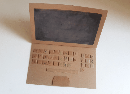 DIY ordinateur en carton pour enfants