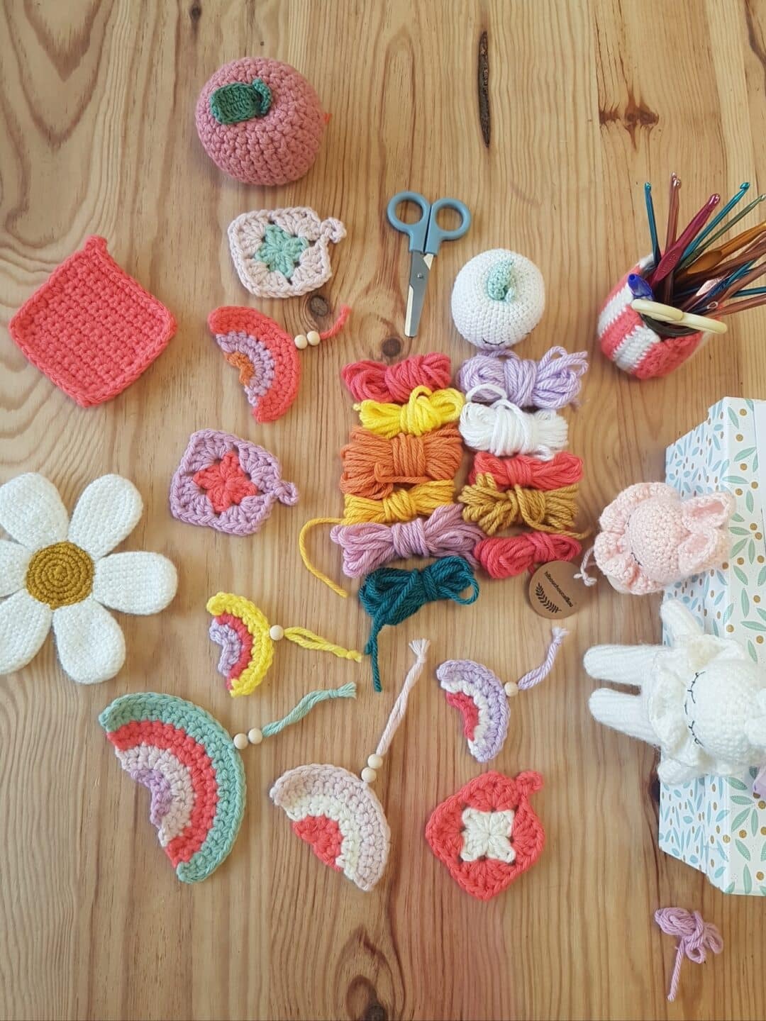 Kit de fleurs au crochet, ensemble de crochet de fleur, ensemble de tissus colorés, fournitures de fabrication amusantes, accessoires portables en tissu pour femmes, hommes Kit de fleurs au crochet, ensemble de crochet de fleur, ensemble de tissus colorés, fournitures de fabrication amusantes, accessoires portables en tissu pour femmes, hommes