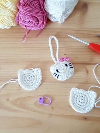 porte-clés hello kitty en crochet