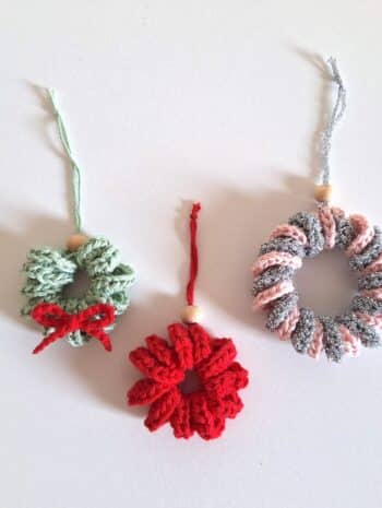 Modèle de couronne de noel en crochet