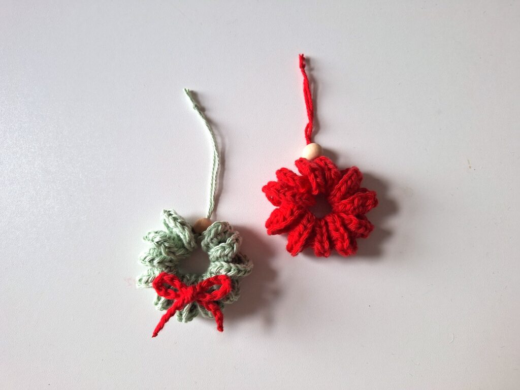 modèle de couronne de noel en crochet