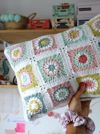 tuto crocheter coussin en granny squares