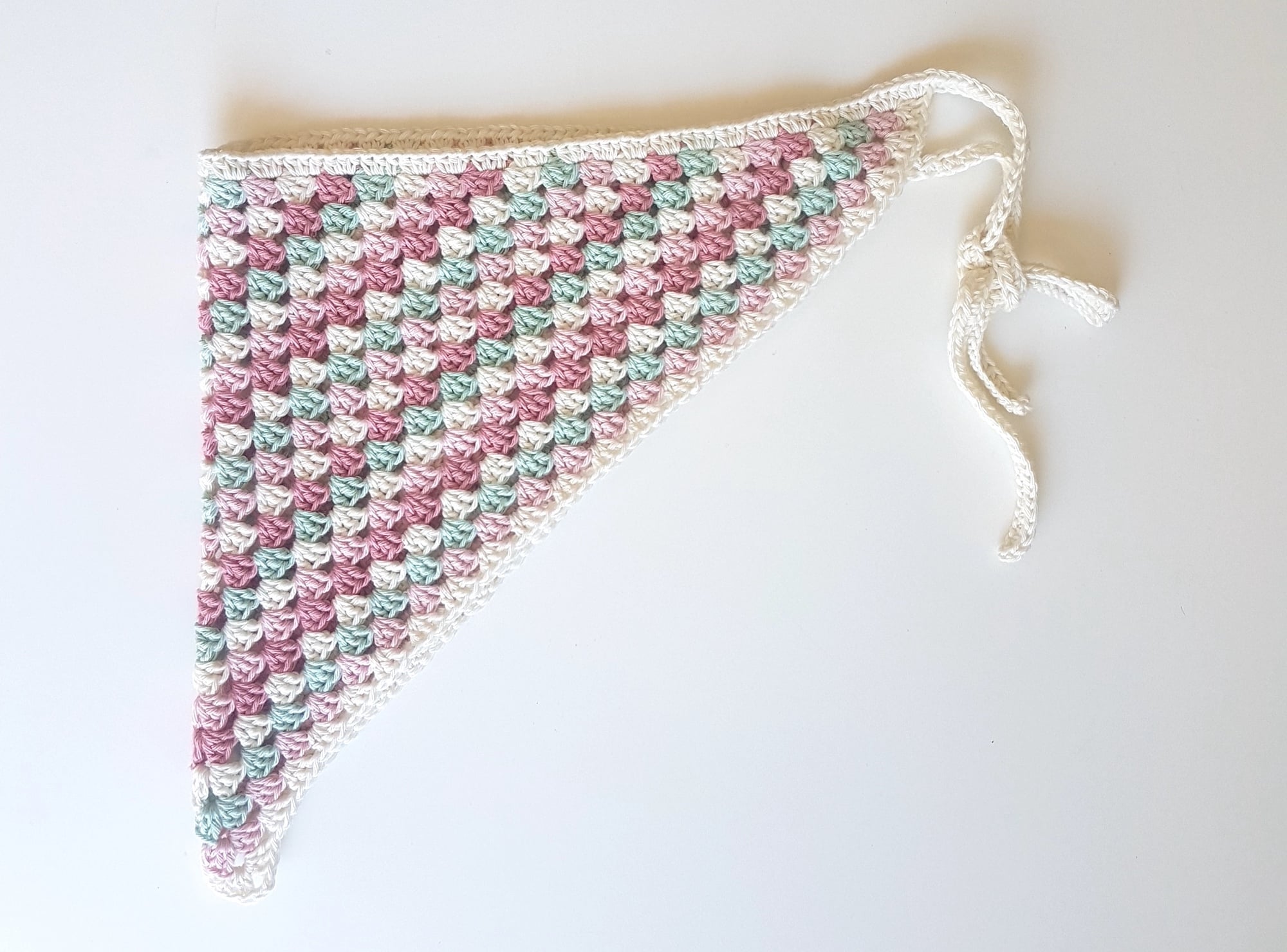 le-tuto-du-bandana-en-granny-square-facile-crocheter