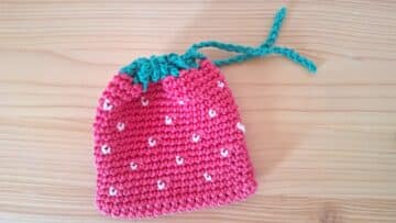 pochette fraise en crochet tuto