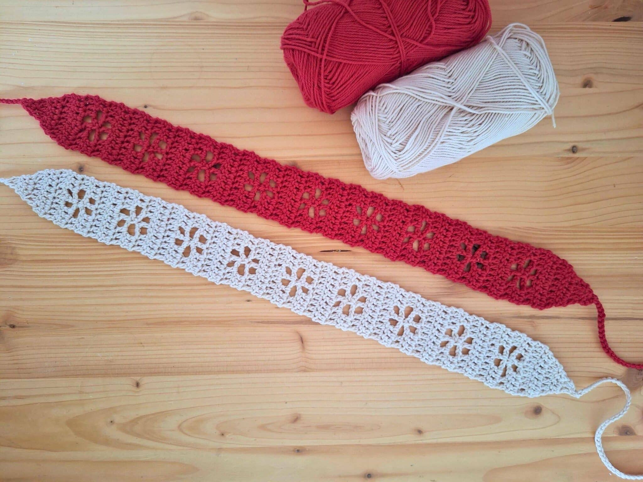 Crocheter un bandeau à cheveux facile au motif ajouré : les explications