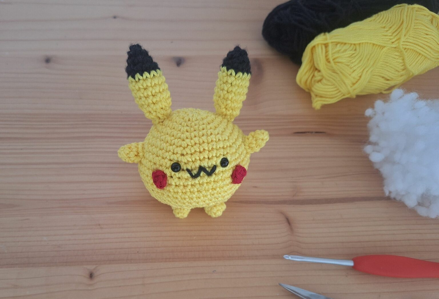 Amigurumi Pikachu au crochet : modèle gratuit facile