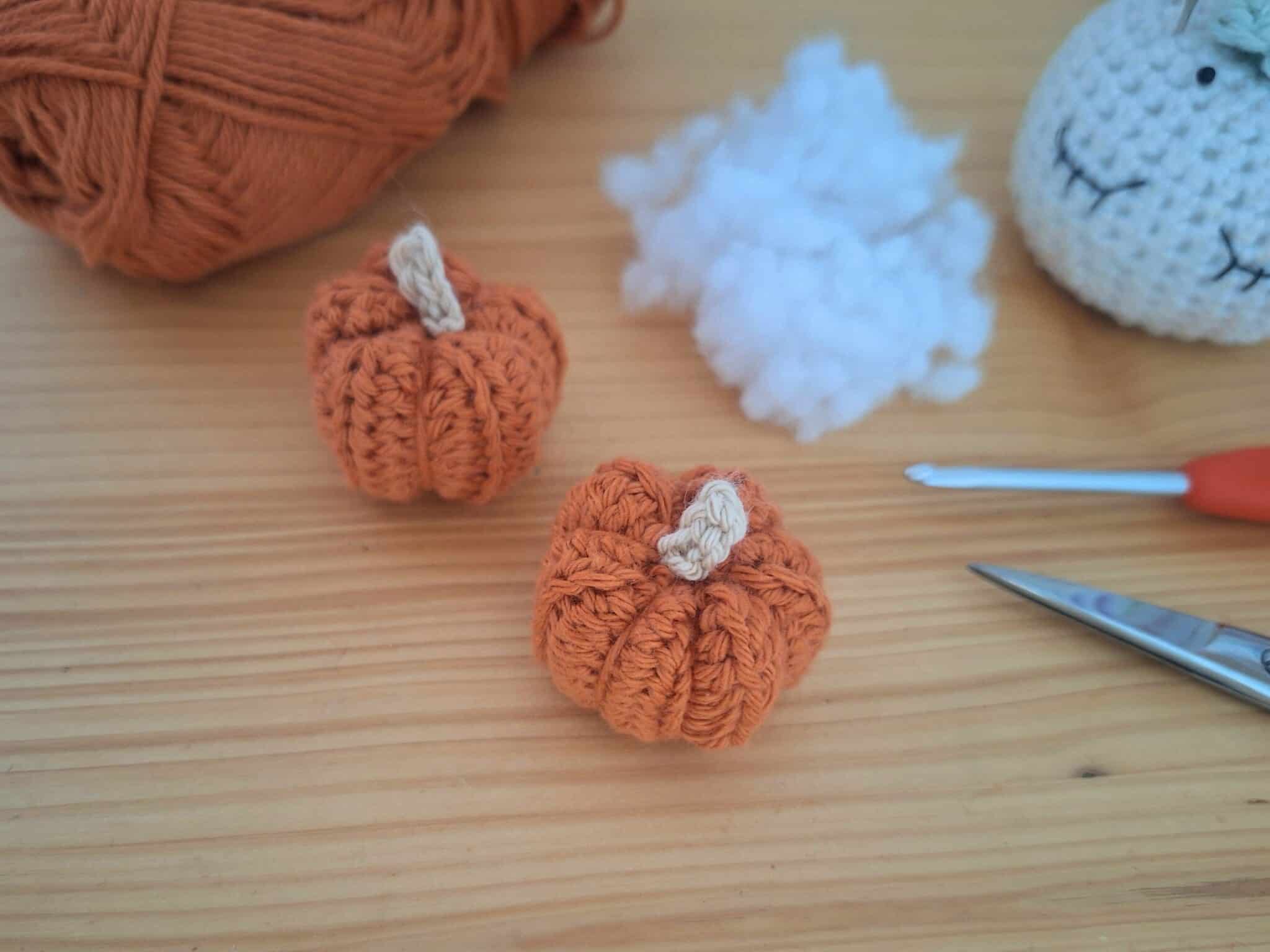 Mini citrouille au crochet facile : le tutoriel débutant pas-à-pas